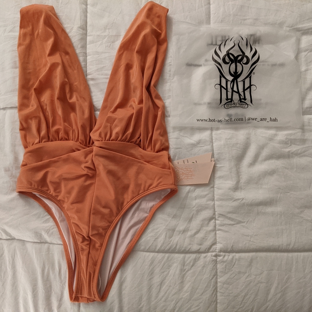 HAH Comin' in HAHt One Piece